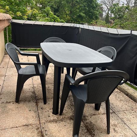 Appartement Cosy Et Confortable Saint-Genis-Laval Kültér fotó