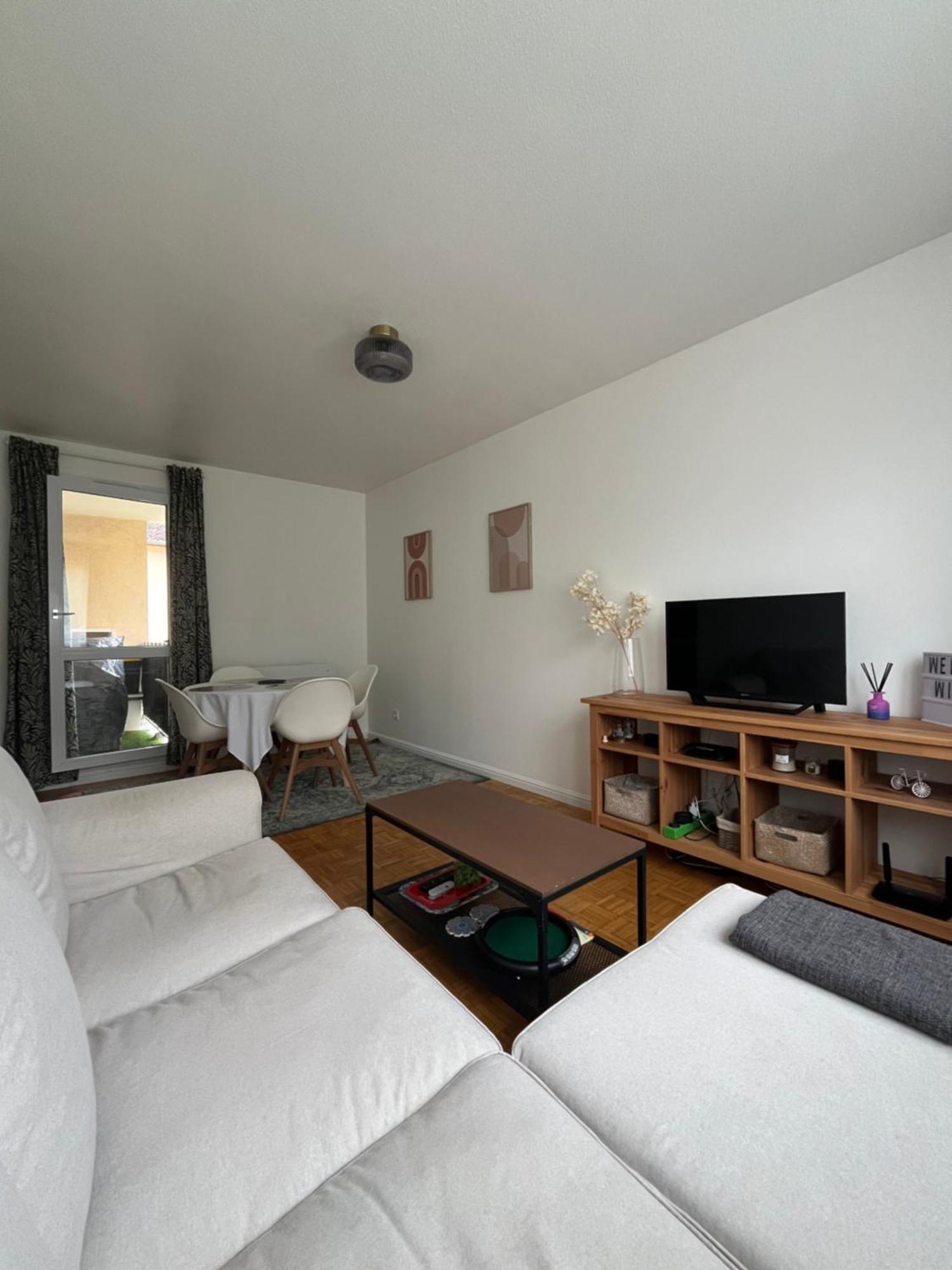 Appartement Cosy Et Confortable Saint-Genis-Laval Kültér fotó