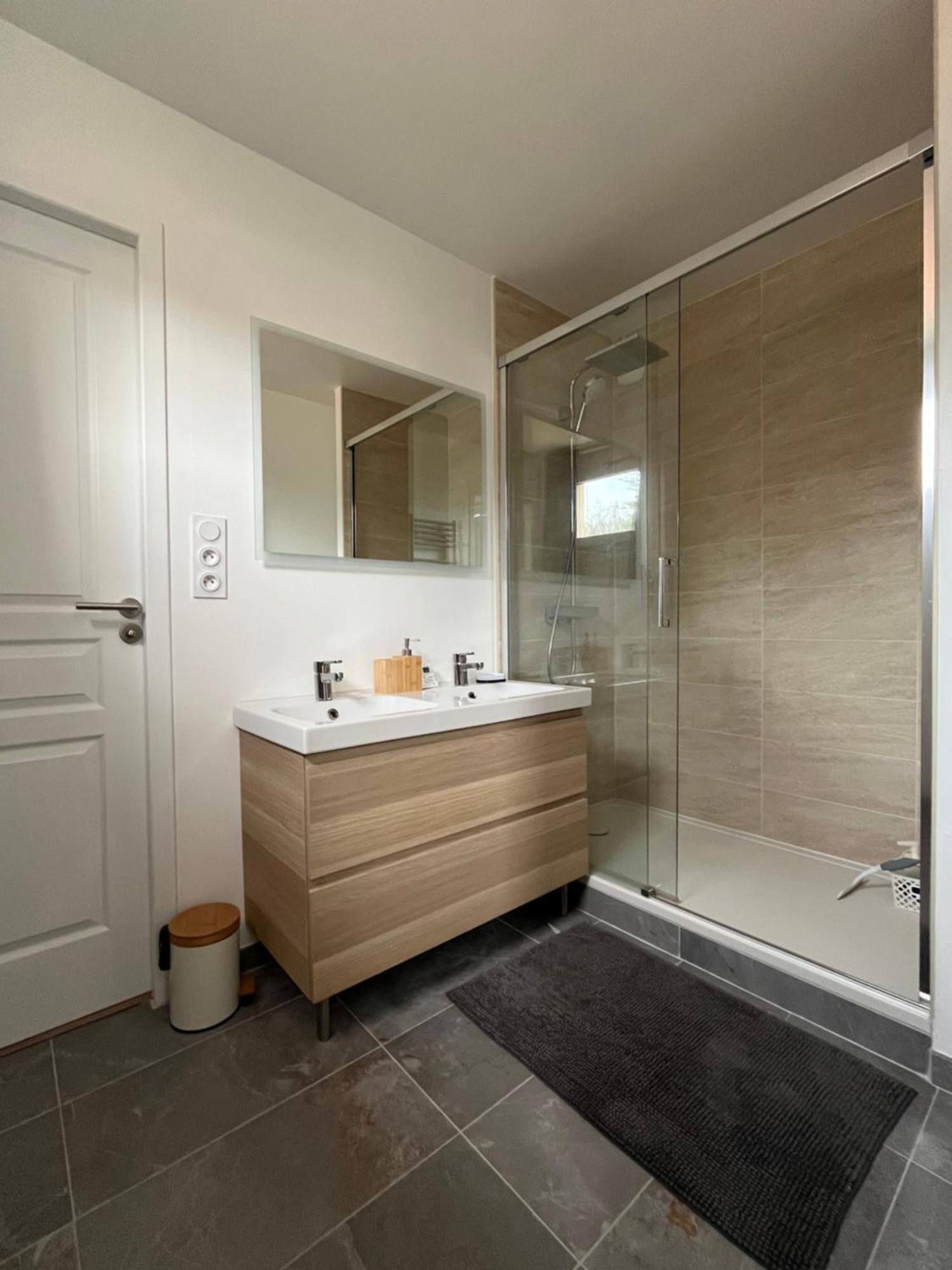 Appartement Cosy Et Confortable Saint-Genis-Laval Kültér fotó
